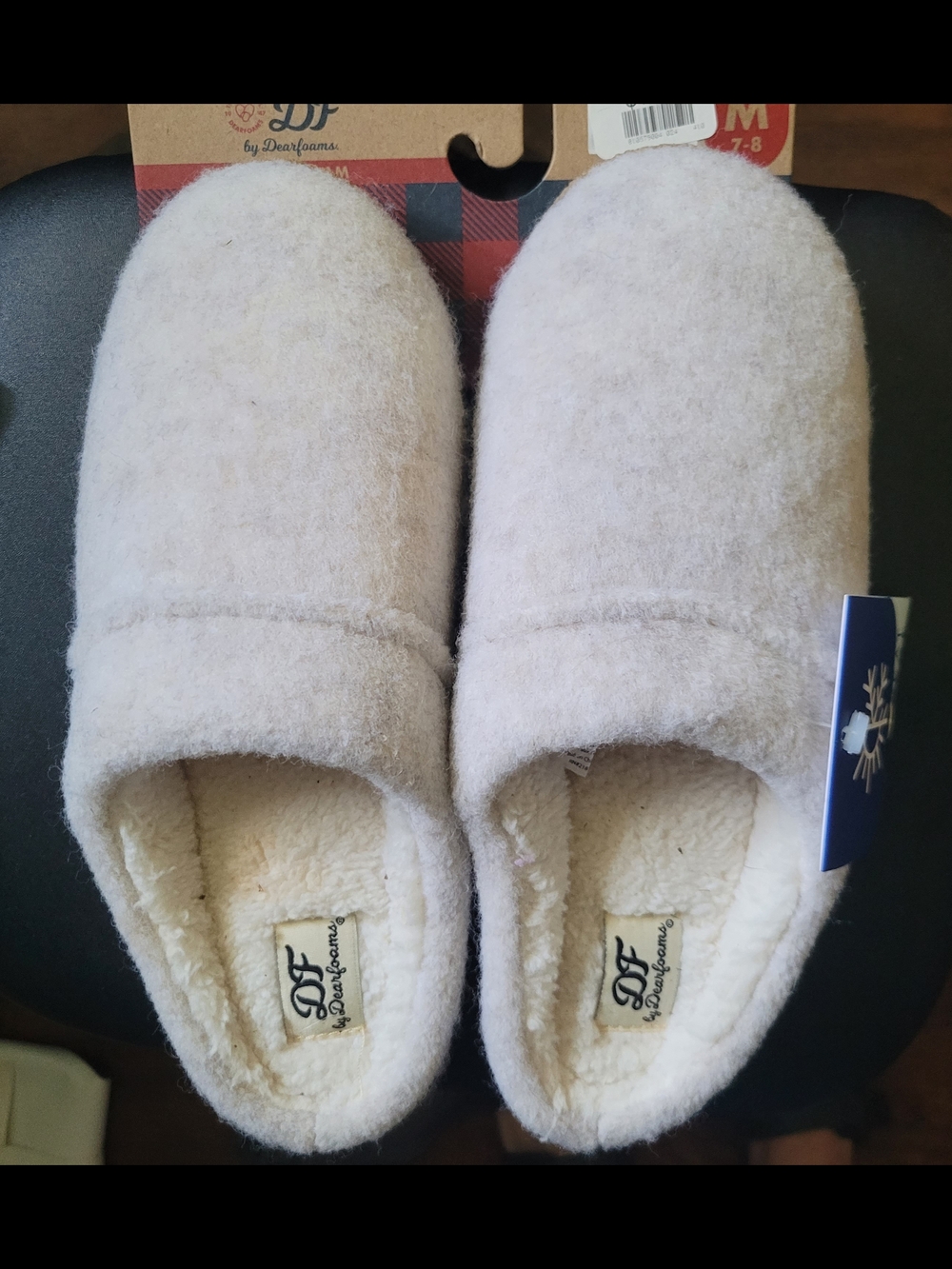 Brand New With Tags! Dearfoams Cozy Plush Slip-On Slippers in Cream Color